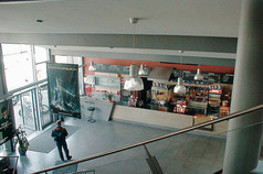 Neubau Kinozentrum Königsbrunn . Treppe . Galerie
